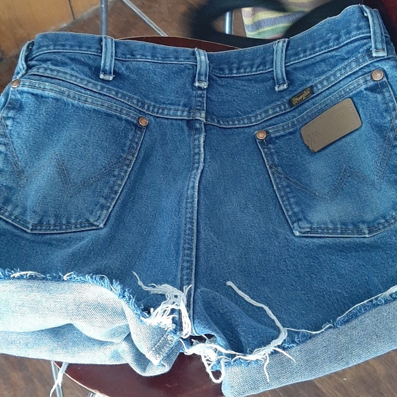 Vintage wrangler highwaisted shorts - Picture 3 of 5